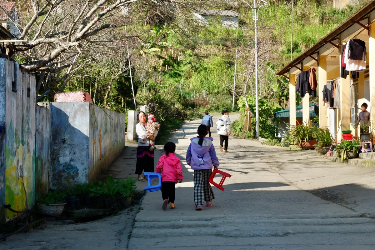 Giữ bước ch&acirc;n đến lớp cho học tr&ograve; Y T&yacute; - Ảnh 7.