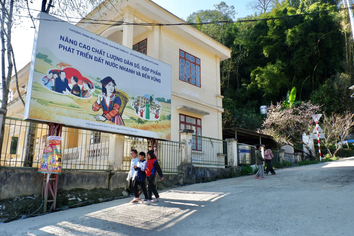 Giữ bước ch&acirc;n đến lớp cho học tr&ograve; Y T&yacute; - Ảnh 8.