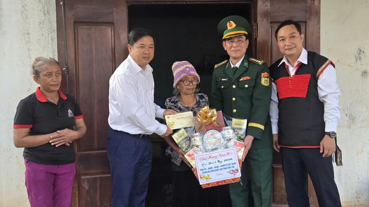 B&iacute; thư Tỉnh ủy Đắk Lắk Lương Nguyễn Minh Triết thăm, ch&uacute;c Tết tại x&atilde; Bu&ocirc;n Đ&ocirc;n- Ảnh 2.