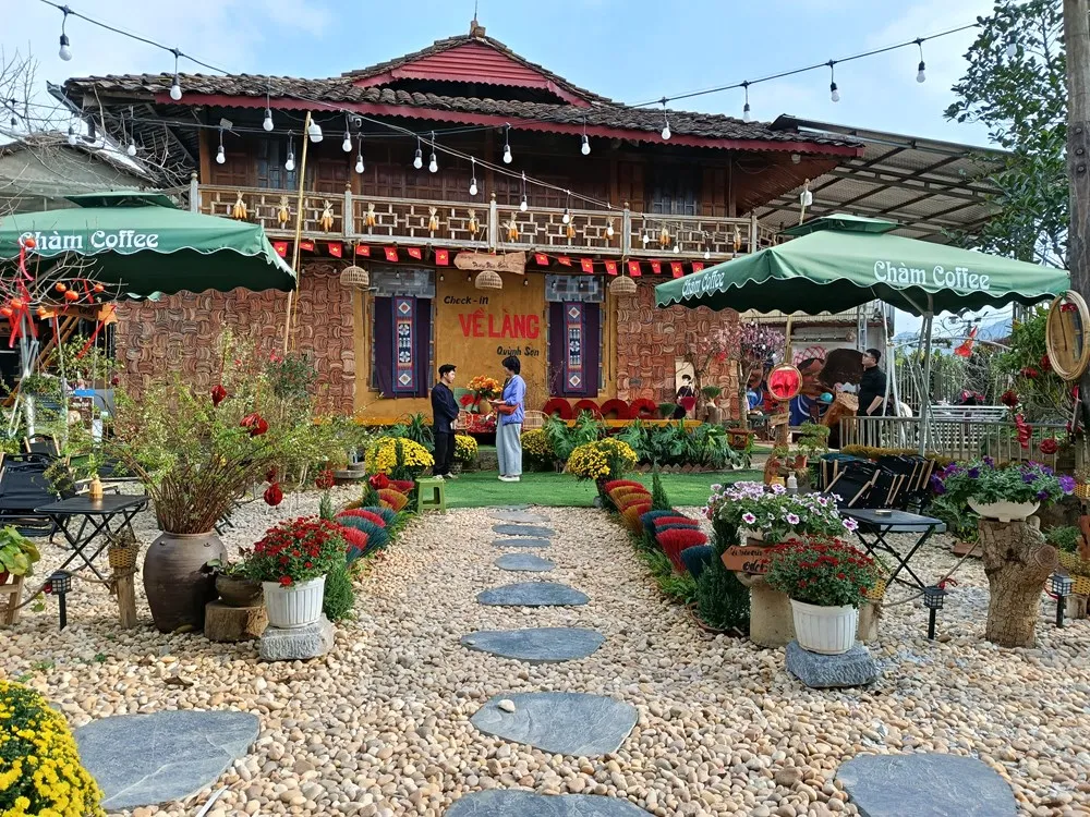 Quỳnh Sơn rộn ràng đón Tết đầu tiên sau danh hiệu Làng du lịch tốt nhất 2025- Ảnh 1. Quỳnh Sơn rộn ràng đón Tết đầu tiên sau danh hiệu Làng du lịch tốt nhất 2025- Ảnh 1.