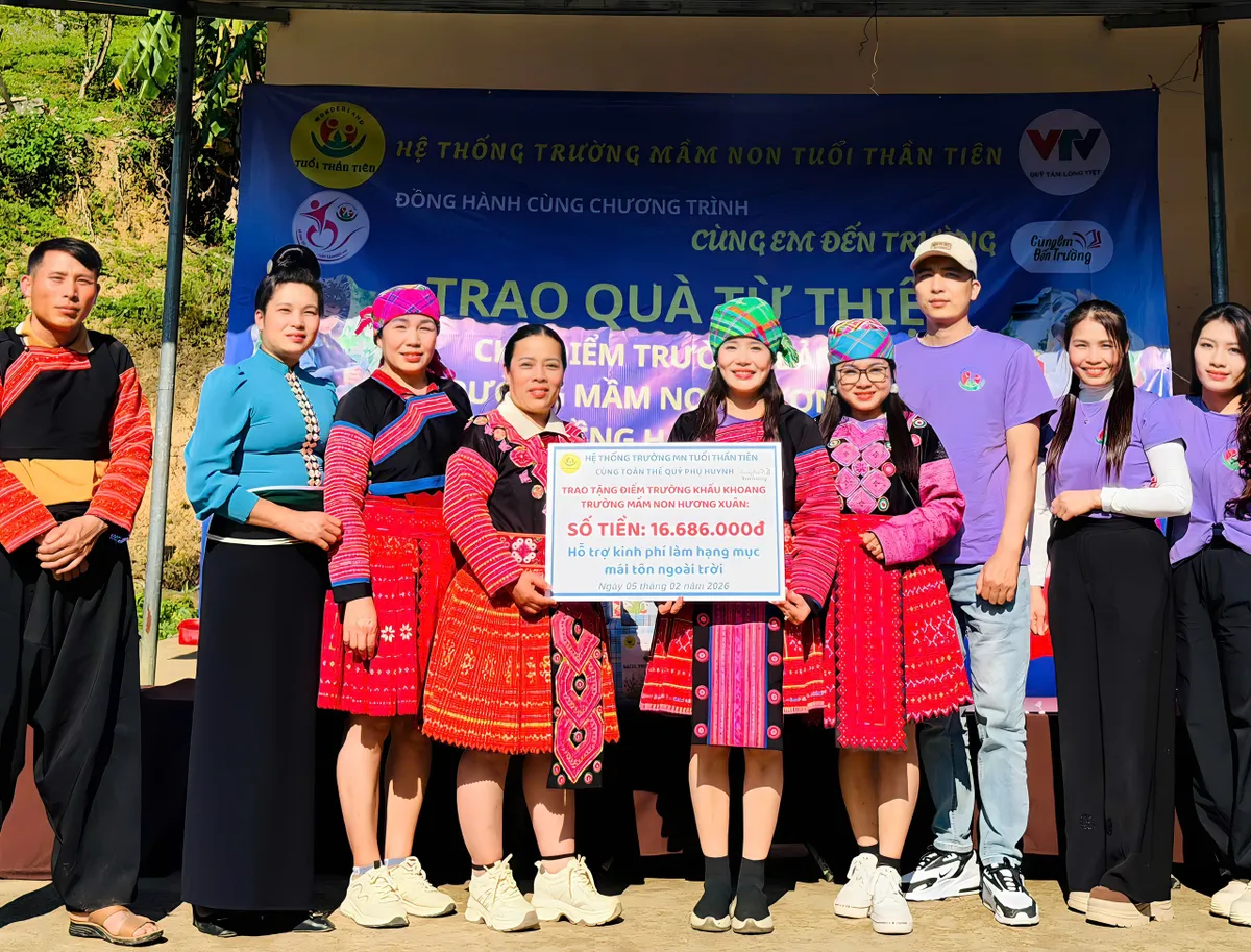 Hệ thống Trường Mầm non Tuổi Thần Ti&ecirc;n trao tặng hơn 150 triệu đồng hỗ trợ c&aacute;c điểm trường v&ugrave;ng cao Sơn La- Ảnh 1.