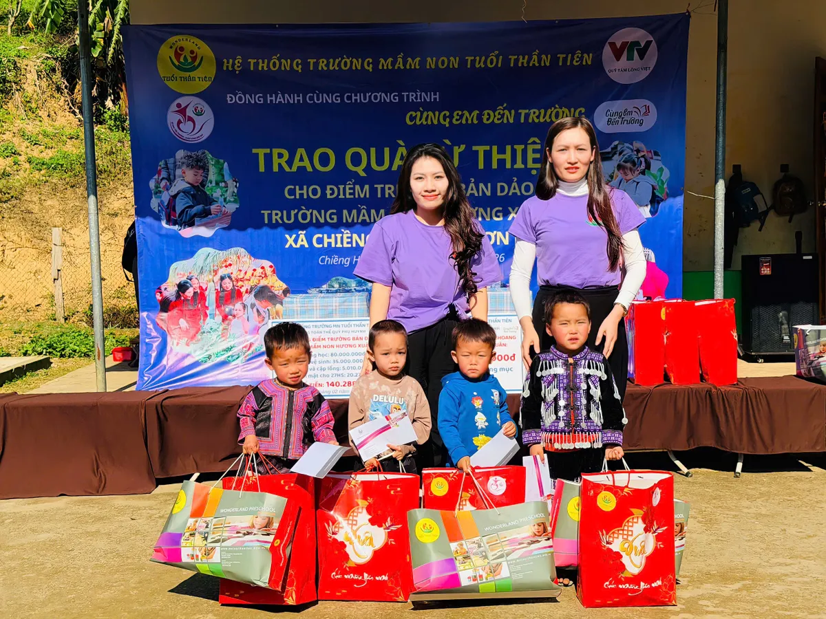 Hệ thống Trường Mầm non Tuổi Thần Ti&ecirc;n trao tặng hơn 150 triệu đồng hỗ trợ c&aacute;c điểm trường v&ugrave;ng cao Sơn La- Ảnh 3.