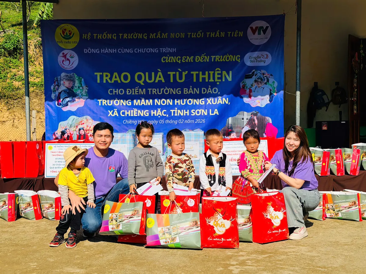 Hệ thống Trường Mầm non Tuổi Thần Ti&ecirc;n trao tặng hơn 150 triệu đồng hỗ trợ c&aacute;c điểm trường v&ugrave;ng cao Sơn La- Ảnh 6.