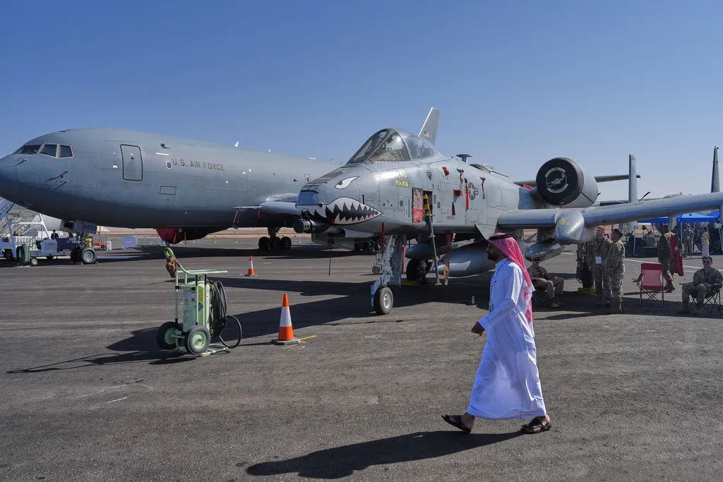 Khai mạc triển l&atilde;m quốc ph&ograve;ng thế giới - Ảnh 1.