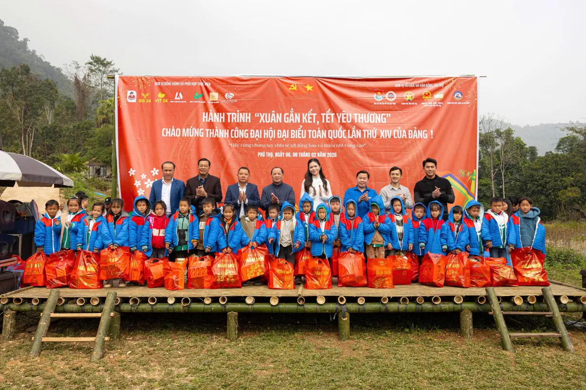 3.000 suất qu&agrave; đến với b&agrave; con miền n&uacute;i ph&iacute;a Bắc trong h&agrave;nh tr&igrave;nh &ldquo;Xu&acirc;n gắn kết, Tết y&ecirc;u thương&rdquo;  - Ảnh 3.