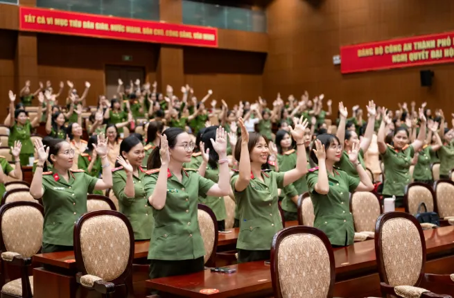 C&ocirc;ng an TP Hồ Ch&iacute; Minh ch&uacute; trọng n&acirc;ng cao phong th&aacute;i nữ chiến sĩ thời đại mới - Ảnh 2.