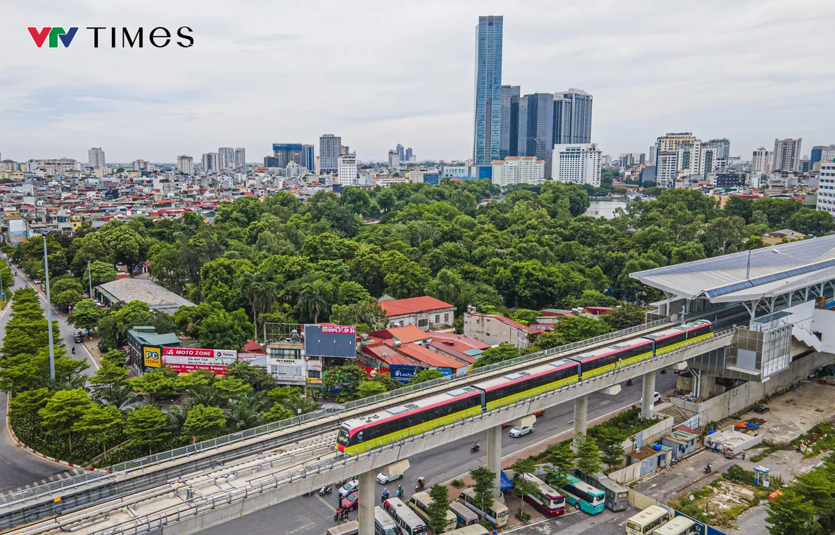 Đường sắt đ&ocirc; thị H&agrave; Nội tăng chuyến trong giờ cao điểm - Ảnh 1.