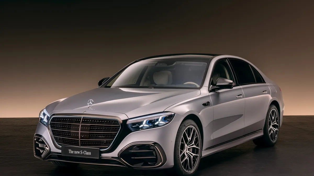 Mercedes-Benz t&aacute;i cấu tr&uacute;c dải sản phẩm xe sang v&agrave; quay lại t&ecirc;n gọi cũ- Ảnh 1.