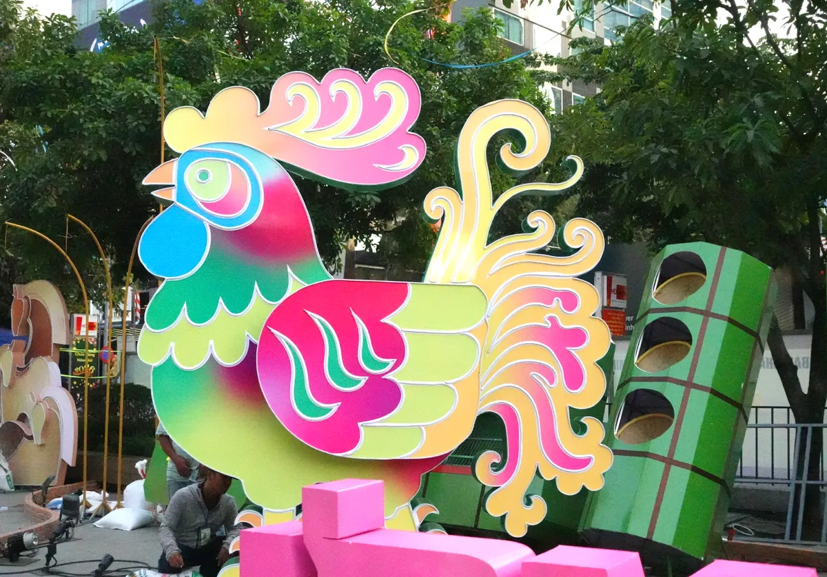 Lộ diện linh vật ngựa khổng lồ tại đường hoa Nguyễn Huệ- Ảnh 14.