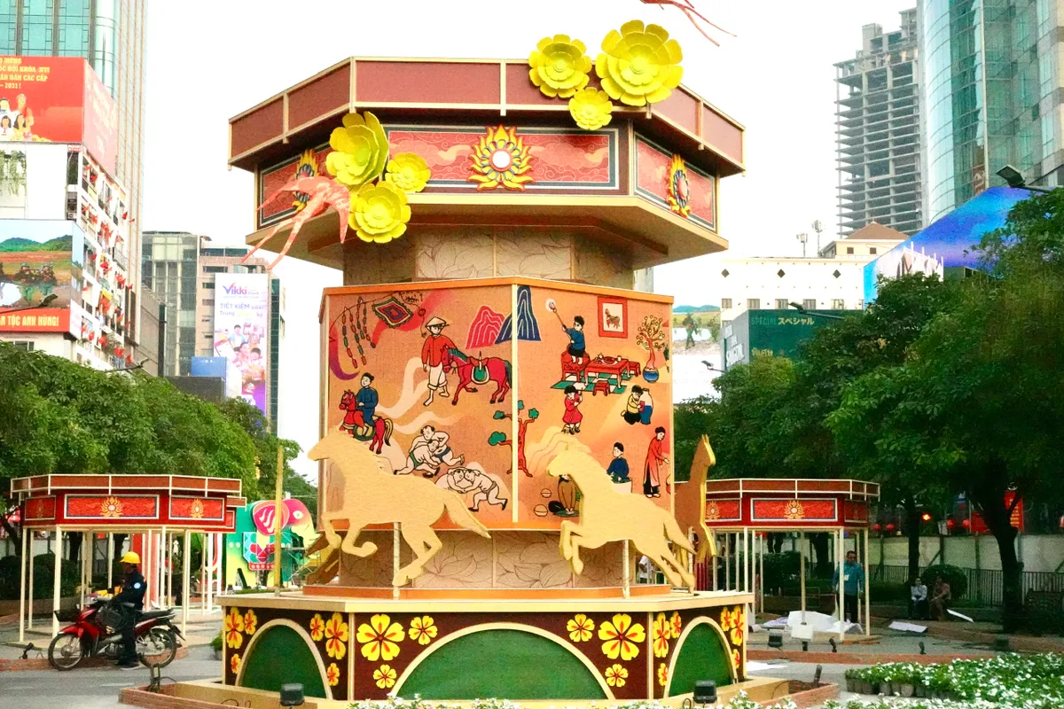 Lộ diện linh vật ngựa khổng lồ tại đường hoa Nguyễn Huệ- Ảnh 4.