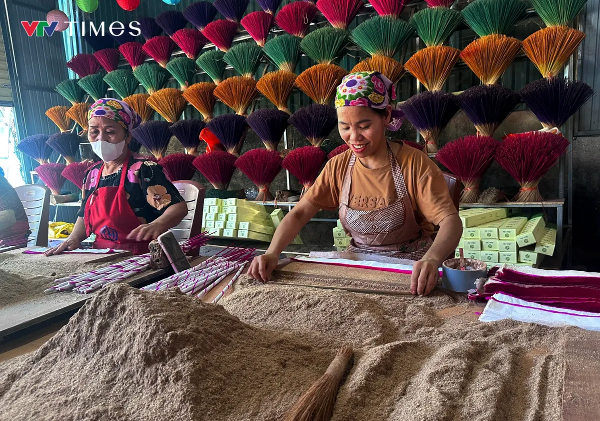 L&agrave;ng hương trầm lớn nhất xứ Nghệ &ldquo;chạy nước r&uacute;t&rdquo; cận Tết - Ảnh 1.