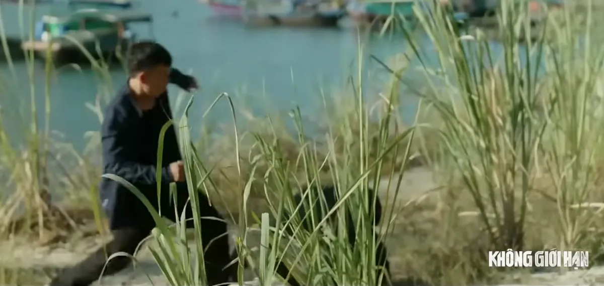 Kh&ocirc;ng giới hạn - Tập 6: Lợi (T&ocirc; Dũng) bị kẻ lạ mặt tấn c&ocirc;ng- Ảnh 7.