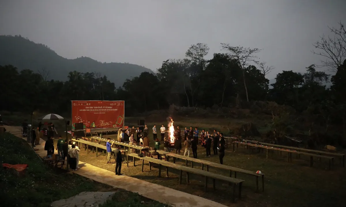 3.000 suất qu&agrave; đến với b&agrave; con miền n&uacute;i ph&iacute;a Bắc trong h&agrave;nh tr&igrave;nh &ldquo;Xu&acirc;n gắn kết, Tết y&ecirc;u thương&rdquo;  - Ảnh 4.