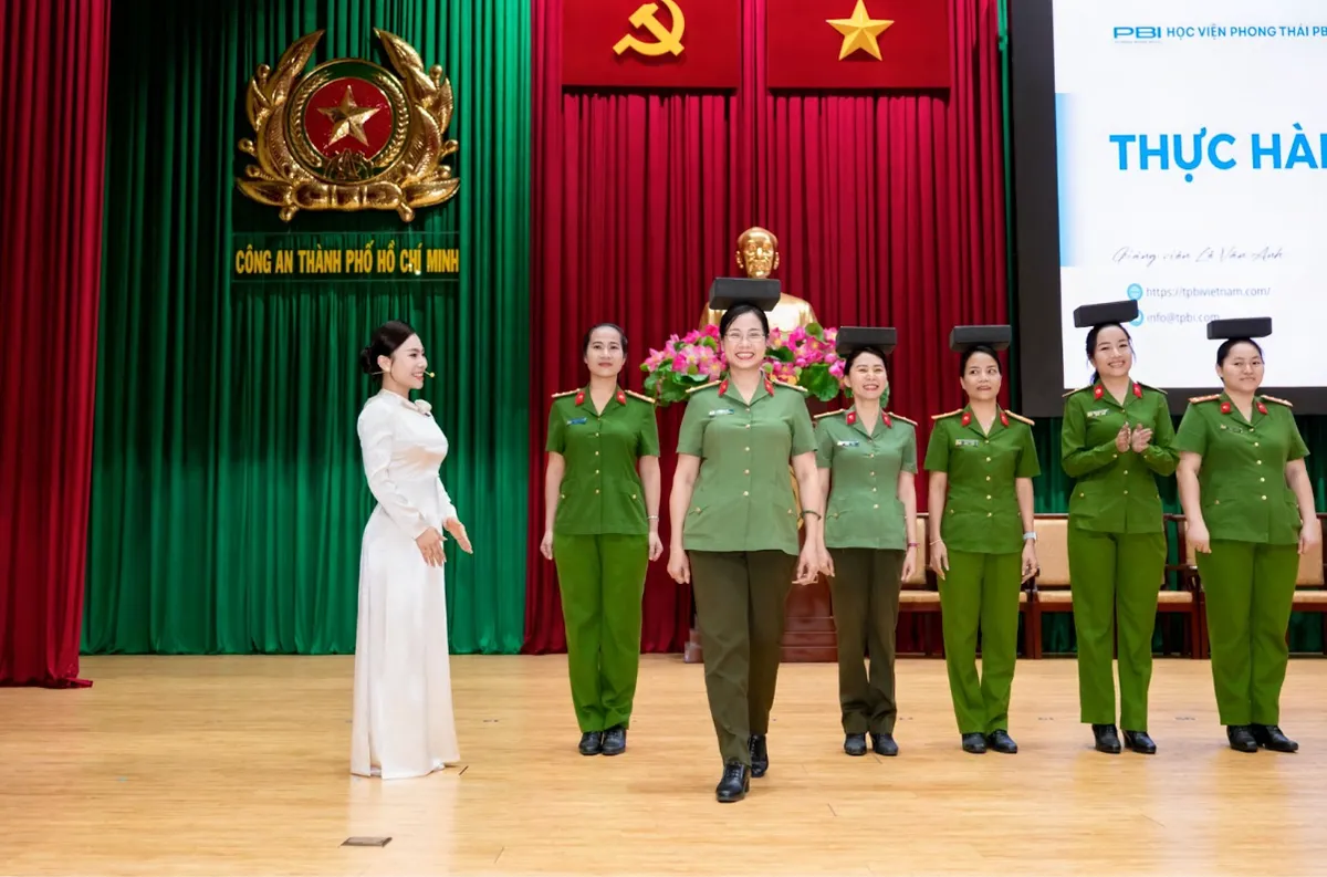 C&ocirc;ng an TP Hồ Ch&iacute; Minh ch&uacute; trọng n&acirc;ng cao phong th&aacute;i nữ chiến sĩ thời đại mới - Ảnh 3.