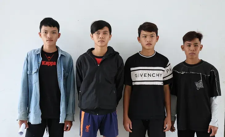 Khởi tố 9 thanh thiếu ni&ecirc;n mang dao g&acirc;y &aacute;n, cướp xe v&agrave; g&acirc;y rối trật tự ở An Giang- Ảnh 1.