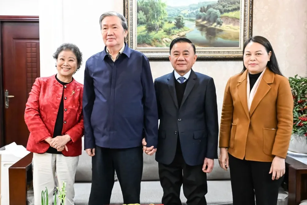 Thường trực Ban B&iacute; thư Trần Cẩm T&uacute; thăm, ch&uacute;c Tết c&aacute;c đồng ch&iacute; nguy&ecirc;n Thường trực Ban B&iacute; thư- Ảnh 1.