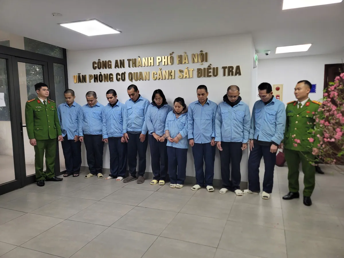 Khởi tố 9 bị can chiếm đoạt hơn 318 tỷ đồng của một ng&acirc;n h&agrave;ng tại H&agrave; Nội- Ảnh 2.