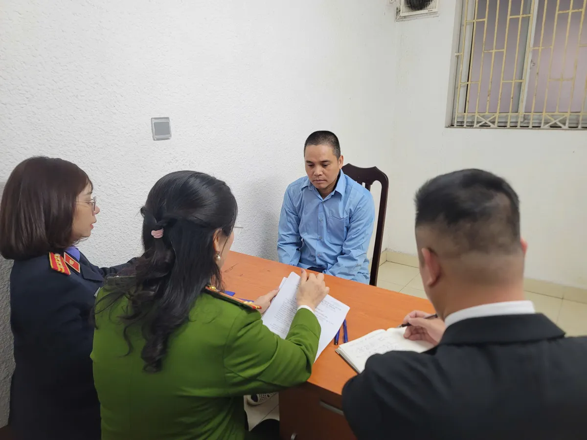 Khởi tố 9 bị can chiếm đoạt hơn 318 tỷ đồng của một ng&acirc;n h&agrave;ng tại H&agrave; Nội- Ảnh 1.