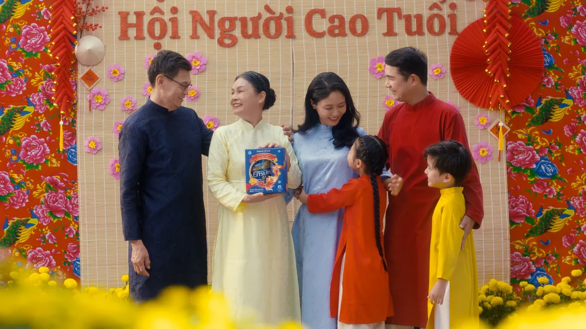 Tết khởi sắc l&agrave; khi cha mẹ khỏe mạnh- Ảnh 2.