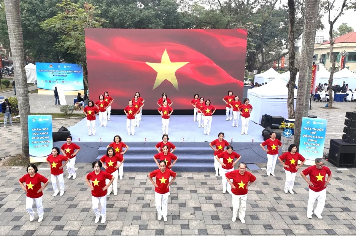 Tết khởi sắc l&agrave; khi cha mẹ khỏe mạnh- Ảnh 3.