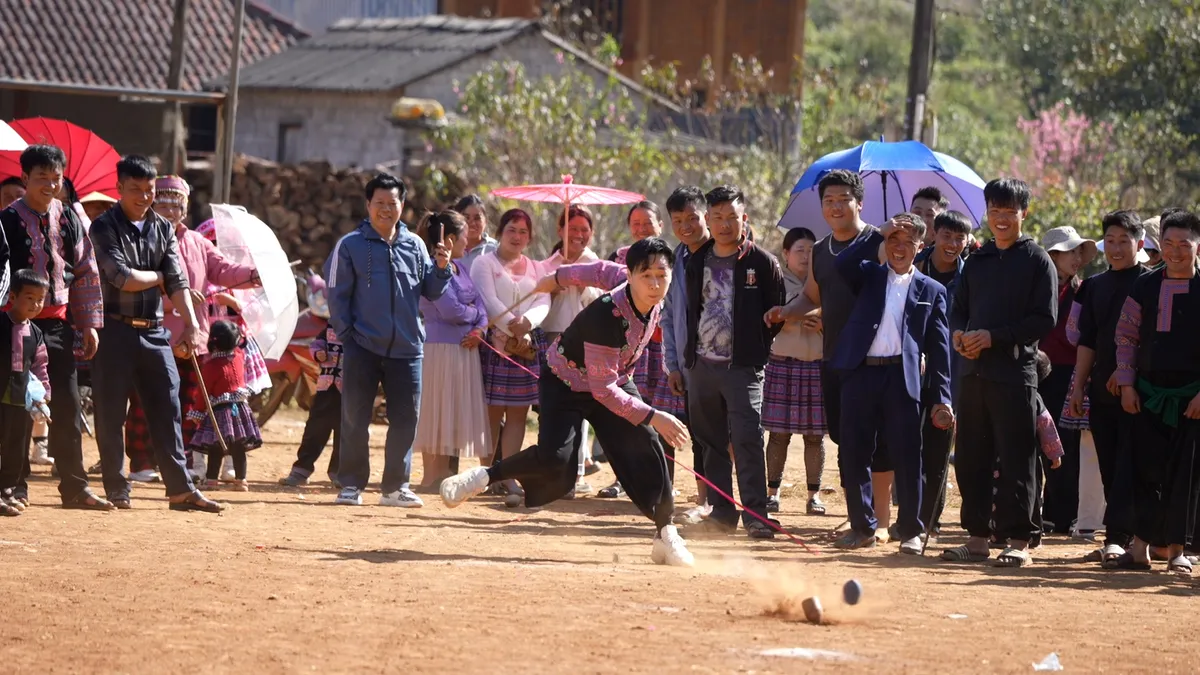 Tết người M&ocirc;ng ở Pa Ph&aacute;ch Mộc Ch&acirc;u qua h&agrave;nh tr&igrave;nh trải nghiệm của bố con Đậu - Ảnh 5.