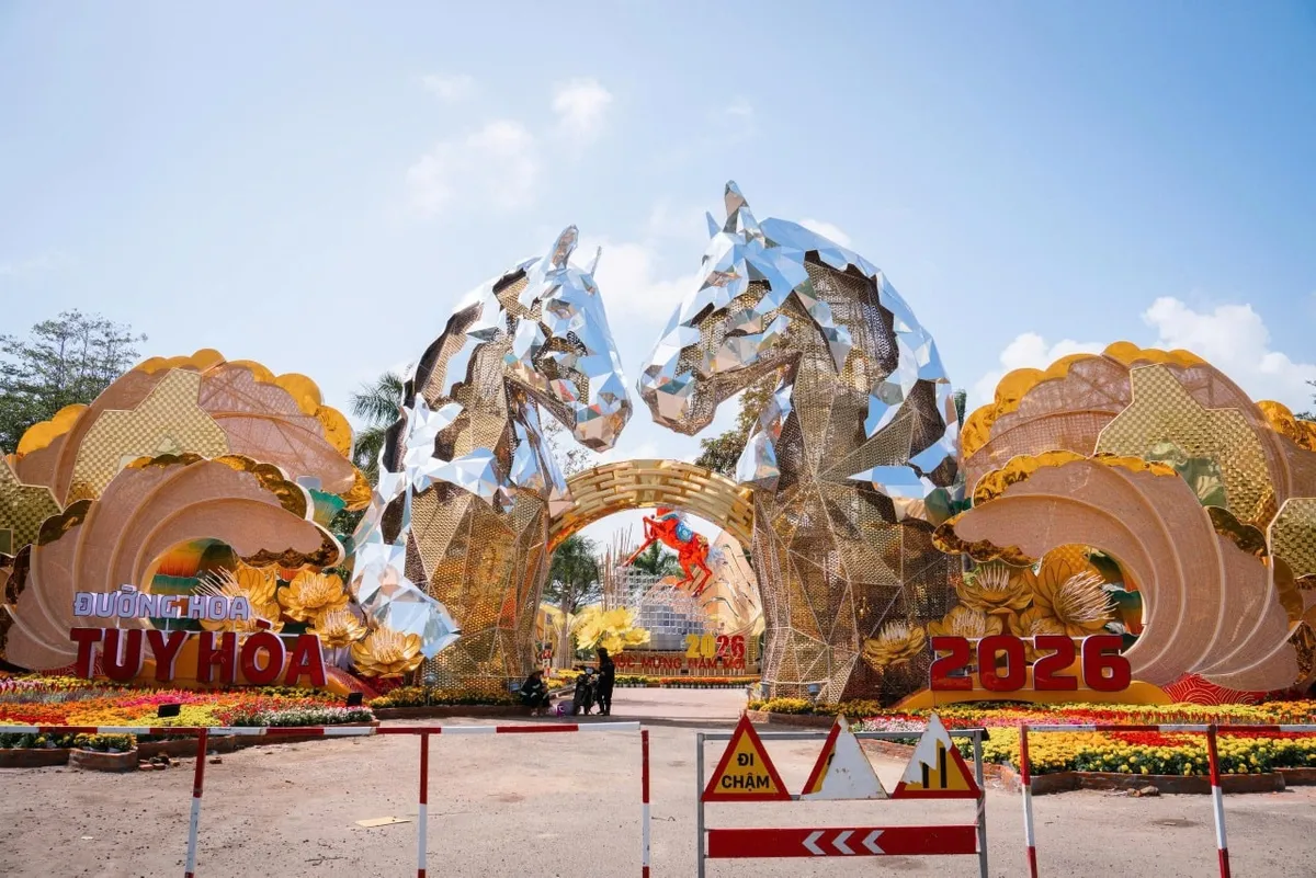 Rộn r&agrave;ng linh vật ngựa B&iacute;nh Ngọ 2026 tr&ecirc;n khắp mọi miền Tổ quốc - Ảnh 3.