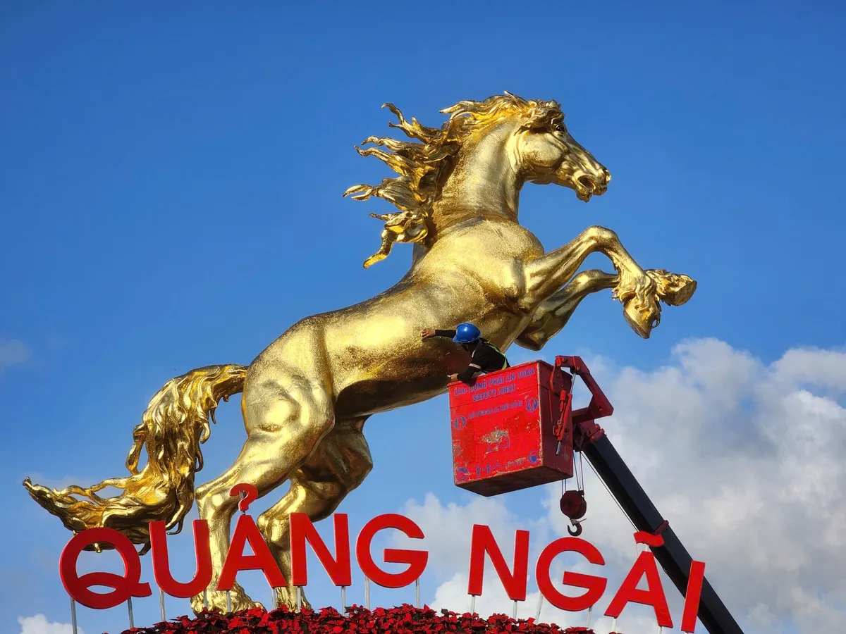Rộn r&agrave;ng linh vật ngựa B&iacute;nh Ngọ 2026 tr&ecirc;n khắp mọi miền Tổ quốc - Ảnh 11.