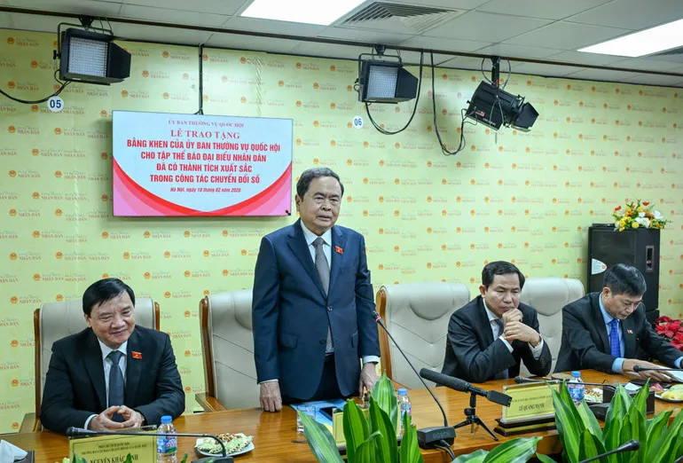 Chủ tịch Quốc hội Trần Thanh Mẫn trao bằng khen tặng B&aacute;o Đại biểu Nh&acirc;n d&acirc;n- Ảnh 2.