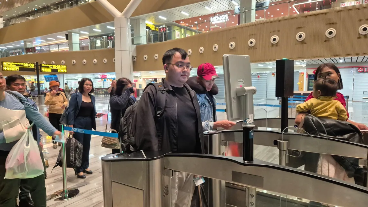 H&agrave;nh kh&aacute;ch cần "bỏ t&uacute;i" những lưu &yacute; g&igrave; khi đi m&aacute;y bay dịp cao điểm Tết B&iacute;nh Ngọ 2026? - Ảnh 2.