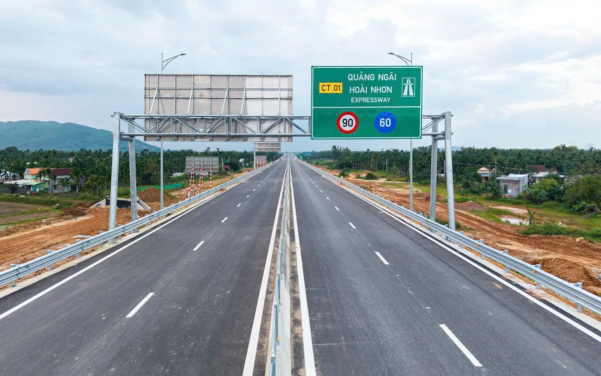 Cao tốc Quảng Ngãi - Hoài Nhơn có tổng chiều dài khoảng 88km, đóng vai trò kết nối liên hoàn giữa cao tốc Đà Nẵng - Quảng Ngãi và tuyến Hoài Nhơn - Quy Nhơn - Ảnh: Báo XD