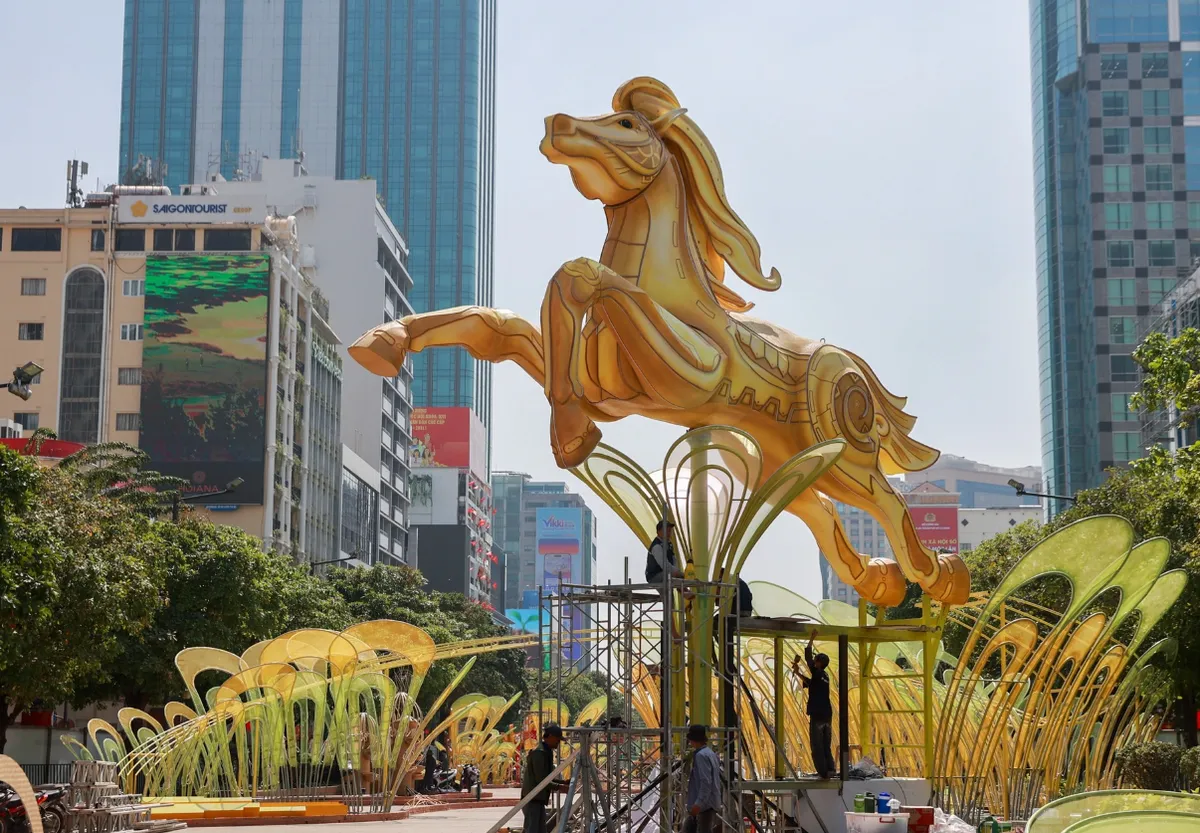 Rộn r&agrave;ng linh vật ngựa B&iacute;nh Ngọ 2026 tr&ecirc;n khắp mọi miền Tổ quốc - Ảnh 12.