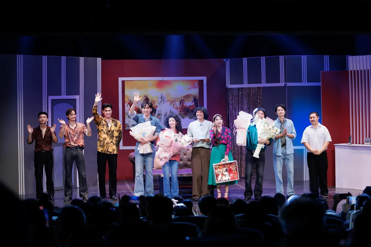 Anh t&agrave;i Tiến Luật lần đầu l&agrave;m đạo diễn, mang "Sinh nhật triệu đ&ocirc;" đến s&acirc;n khấu kịch Tết- Ảnh 2.