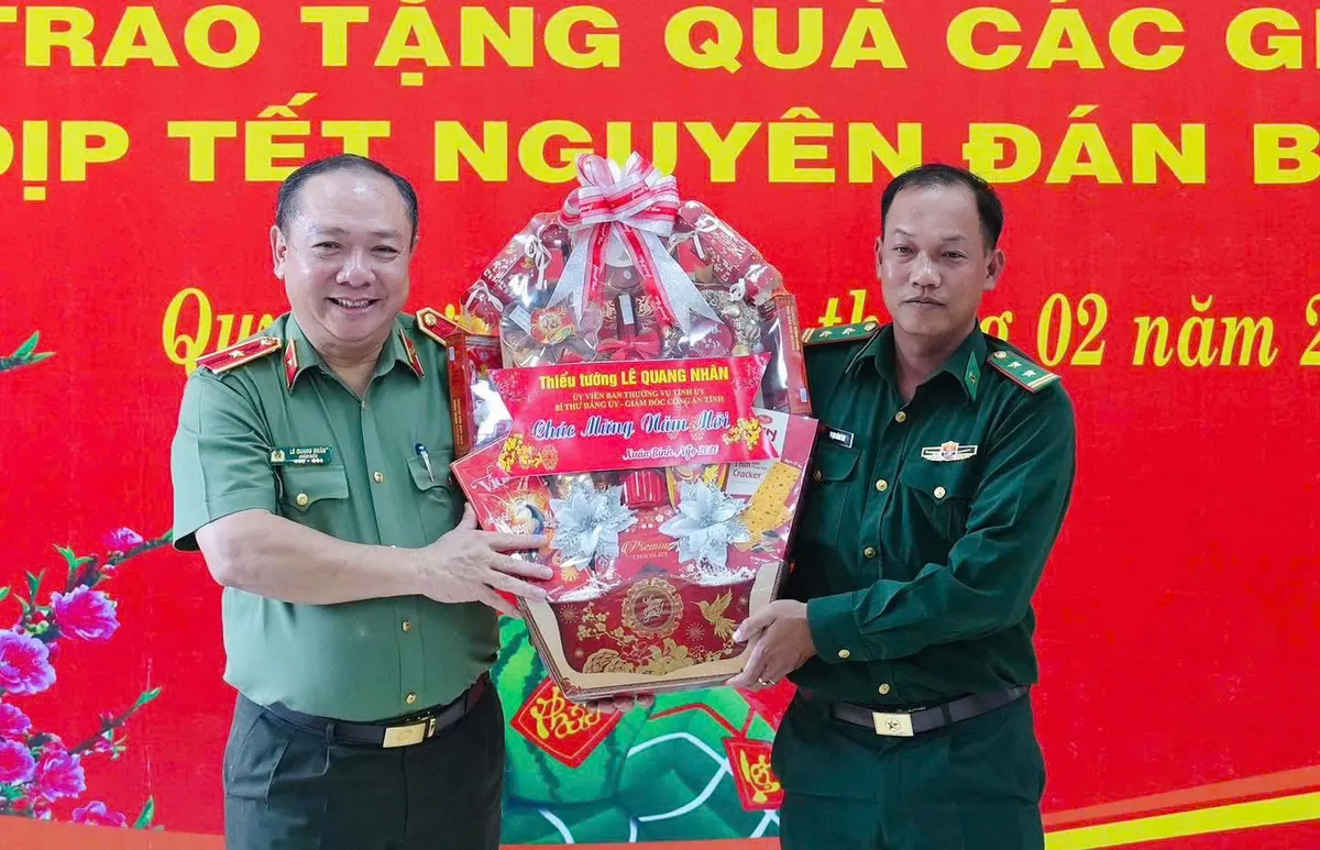 C&ocirc;ng an tỉnh Gia Lai trao 600 phần qu&agrave; Tết hỗ trợ người d&acirc;n kh&oacute; khăn - Ảnh 3.