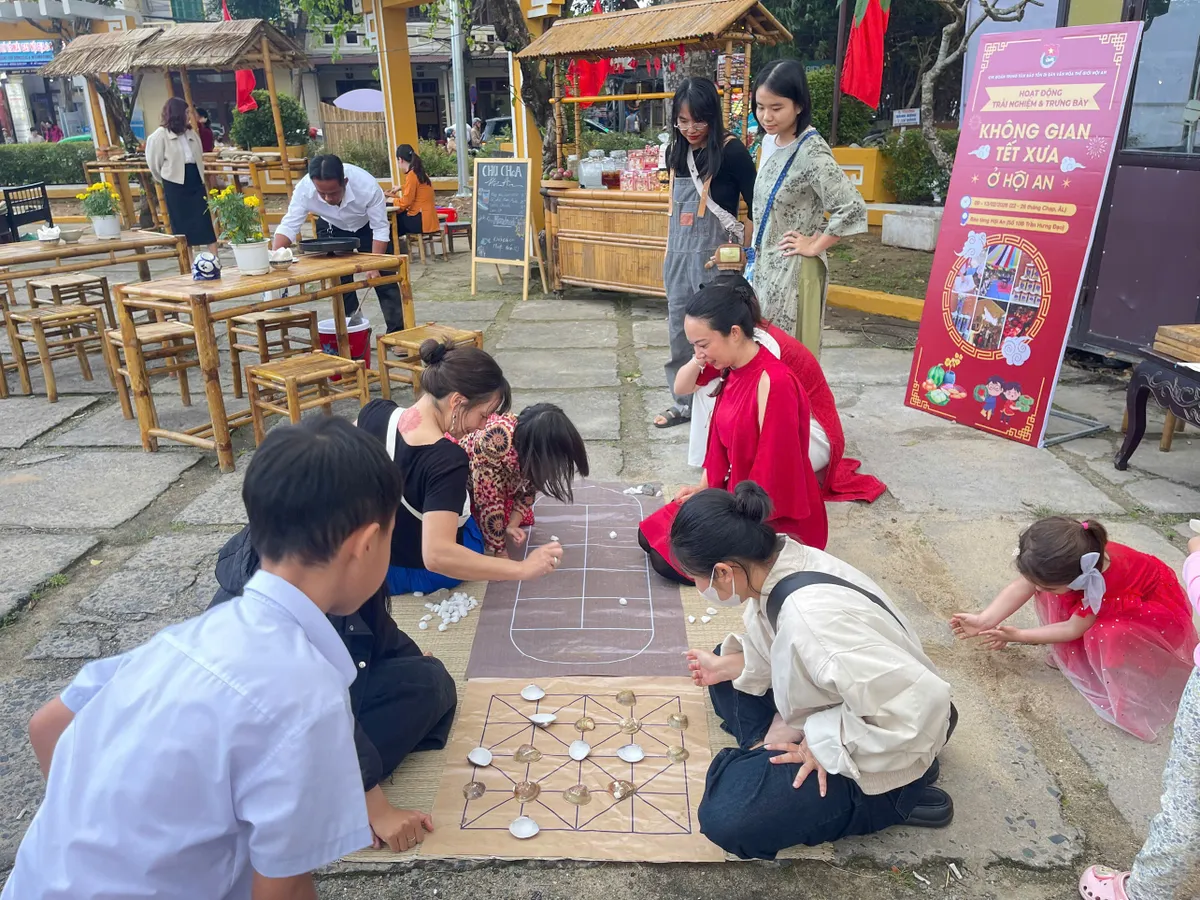 Hội An: Đ&aacute;nh thức k&yacute; ức Tết xưa giữa l&ograve;ng di sản- Ảnh 6.