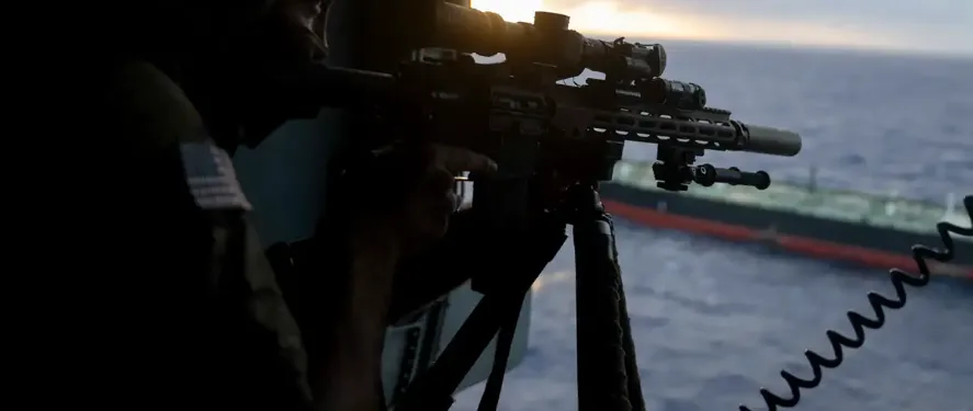 Mỹ bắt giữ tàu chở dầu bị trừng phạt ở Ấn Độ Dương - Ảnh 1. Mỹ bắt giữ tàu chở dầu bị trừng phạt ở Ấn Độ Dương - Ảnh 1.