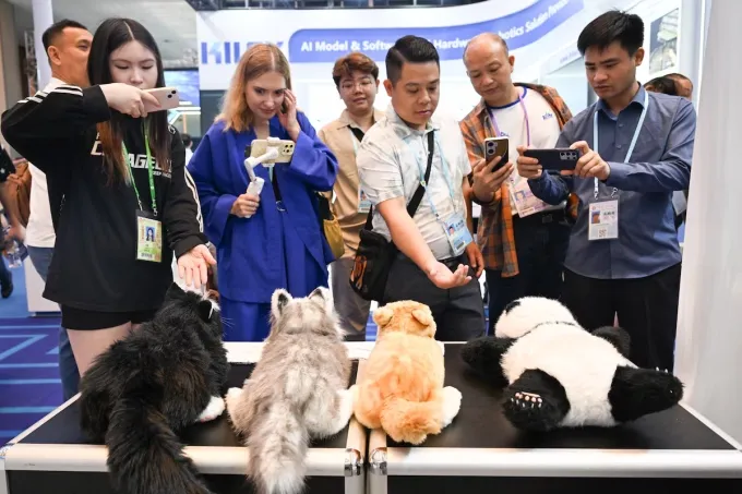 Th&uacute; cưng AI g&acirc;y sốt giới trẻ Trung Quốc, tiện lợi nhưng tiềm ẩn lo ngại về quyền ri&ecirc;ng tư- Ảnh 1.