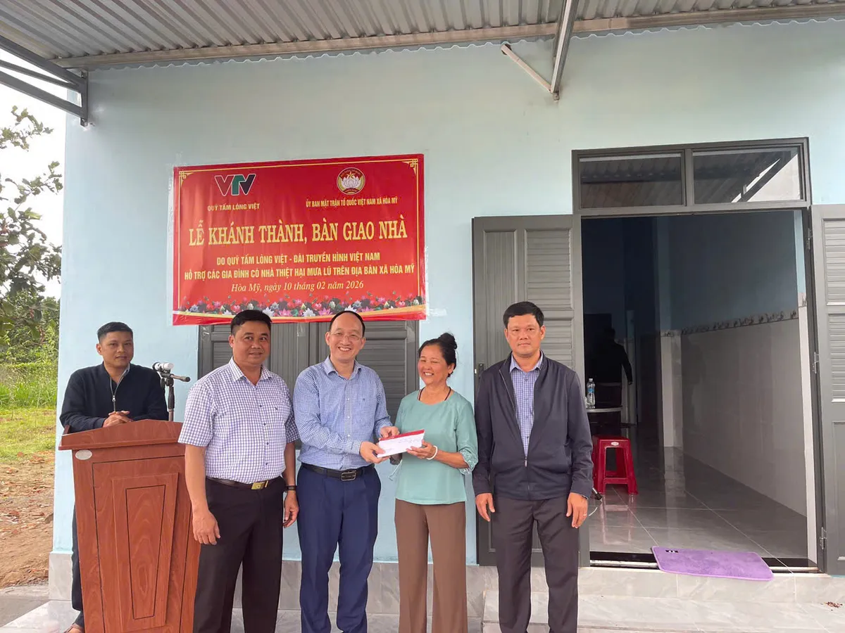 Quỹ Tấm l&ograve;ng Việt b&agrave;n giao nh&agrave; cho người d&acirc;n v&ugrave;ng lũ ở Đắk Lắk- Ảnh 2.