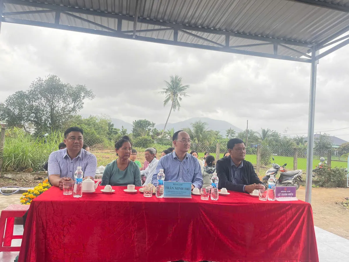 Quỹ Tấm l&ograve;ng Việt b&agrave;n giao nh&agrave; cho người d&acirc;n v&ugrave;ng lũ ở Đắk Lắk- Ảnh 1.