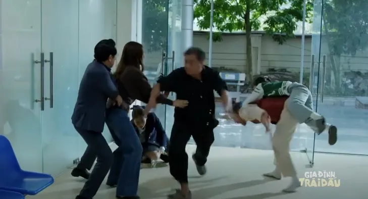 Gia đ&igrave;nh tr&aacute;i dấu - Tập 33: V&acirc;n bị sảy thai? - Ảnh 3.