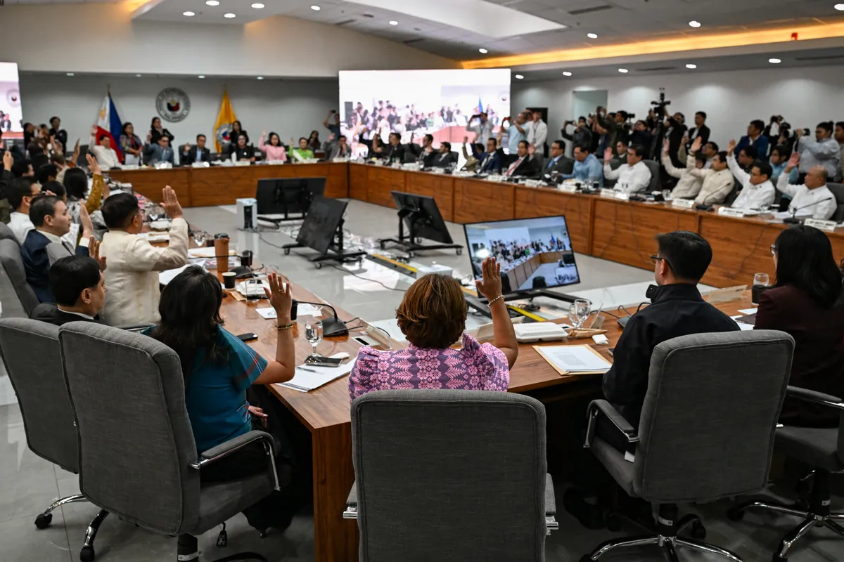 Quốc hội Philippines b&aacute;c bỏ c&aacute;c đơn kiện luận tội chống lại Tổng thống Marcos - Ảnh 1.