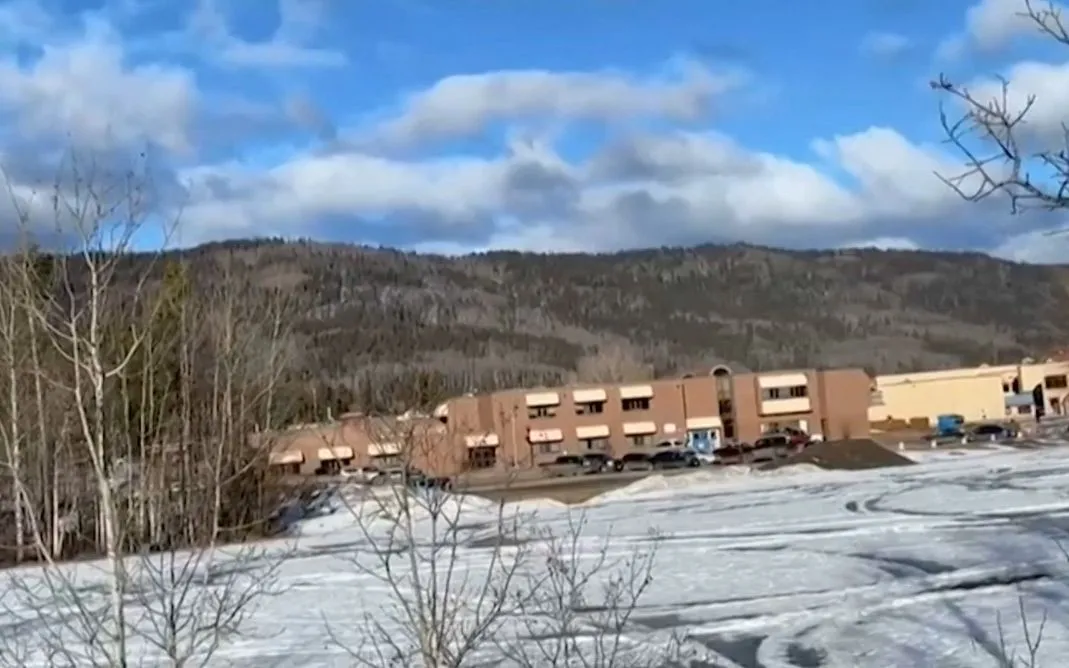 Trường Trung học Tumbler Ridge Secondary School - nơi xảy ra vụ xả súng ngày 10/2/2026 (Ảnh: AFP)