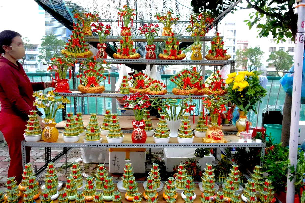 Chợ hoa "Tr&ecirc;n bến dưới thuyền" những ng&agrave;y cuối năm- Ảnh 21.