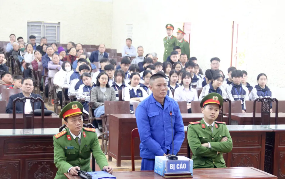 Ninh B&igrave;nh: Tuy&ecirc;n phạt 12 th&aacute;ng t&ugrave; giam về tội bu&ocirc;n b&aacute;n ph&aacute;o nổ- Ảnh 1.