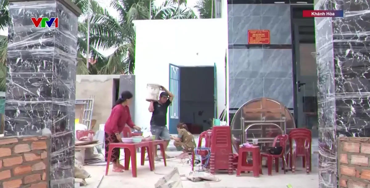 Ấm &aacute;p Tết sớm ở v&ugrave;ng lũ Kh&aacute;nh H&ograve;a - Ảnh 2.