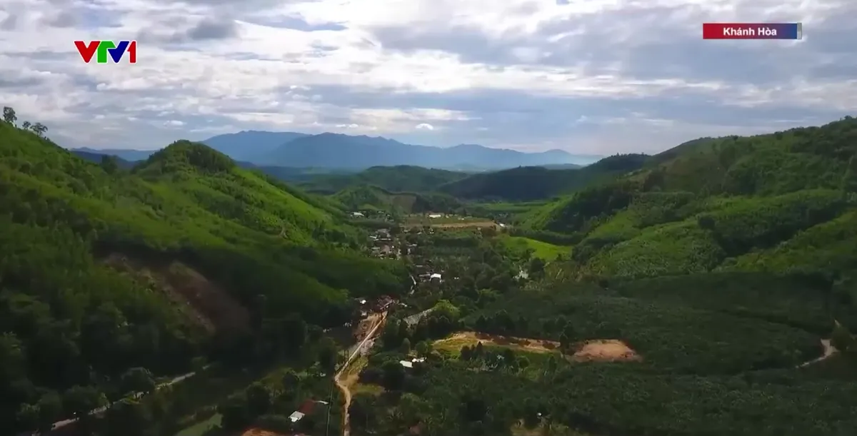 Ấm &aacute;p Tết sớm ở v&ugrave;ng lũ Kh&aacute;nh H&ograve;a - Ảnh 3.