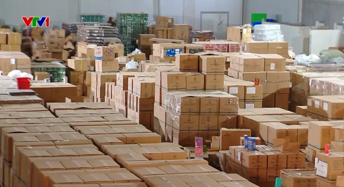 Triệt ph&aacute; đường d&acirc;y sản xuất thực phẩm giả cho bệnh nh&acirc;n ung thư - Ảnh 1.