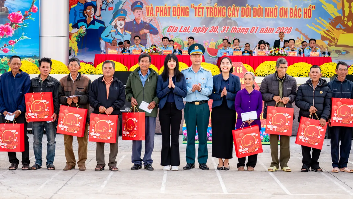 M&ugrave;a xu&acirc;n của kỷ nguy&ecirc;n mới: Khi &yacute; Đảng h&ograve;a quyện c&ugrave;ng l&ograve;ng d&acirc;n - Ảnh 5.