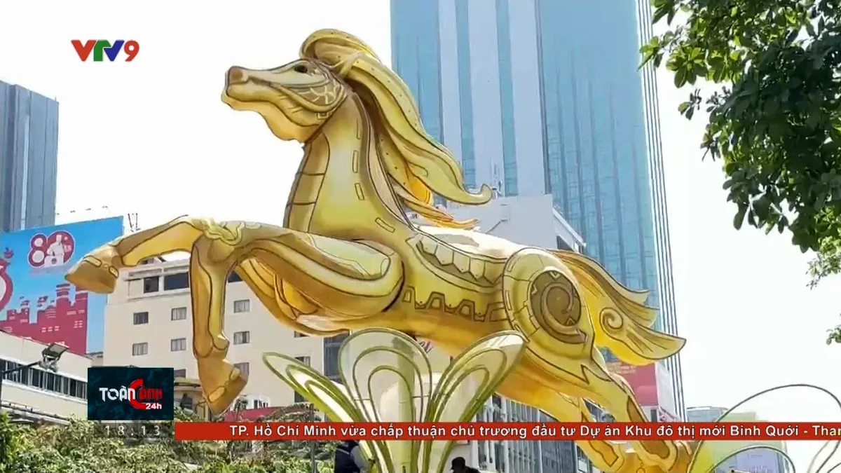 Tất bật thi công Đường hoa Nguyễn Huệ