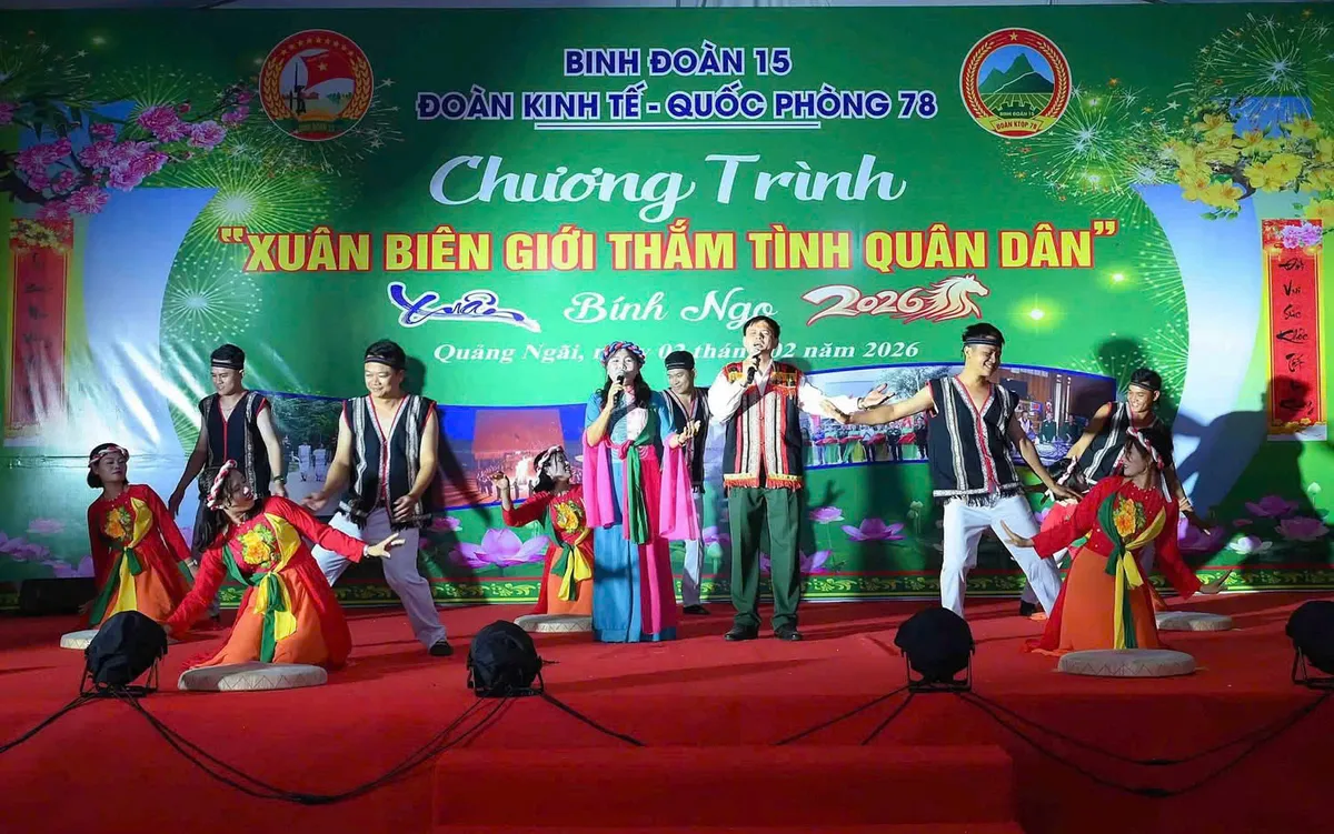 Xu&acirc;n bi&ecirc;n giới thắm t&igrave;nh qu&acirc;n d&acirc;n- Ảnh 5.