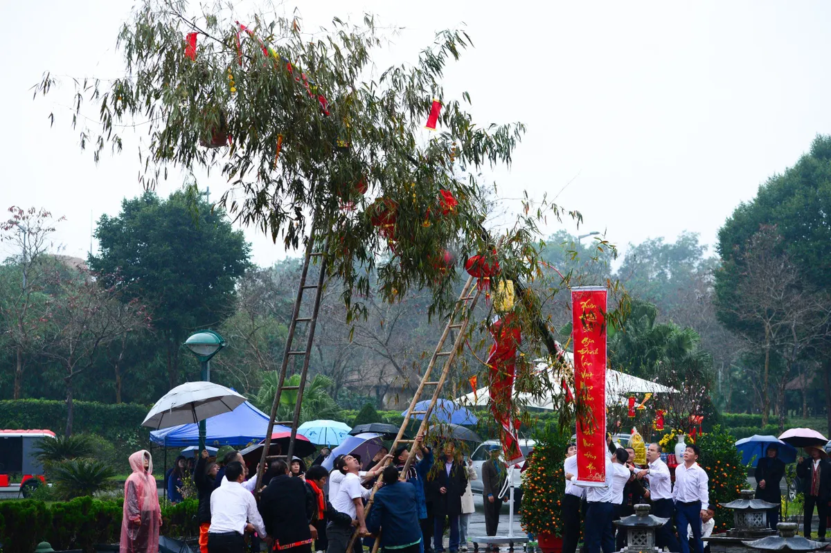 Giữ hồn d&acirc;n tộc qua phong tục dựng c&acirc;y n&ecirc;u ng&agrave;y Tết - Ảnh 3.